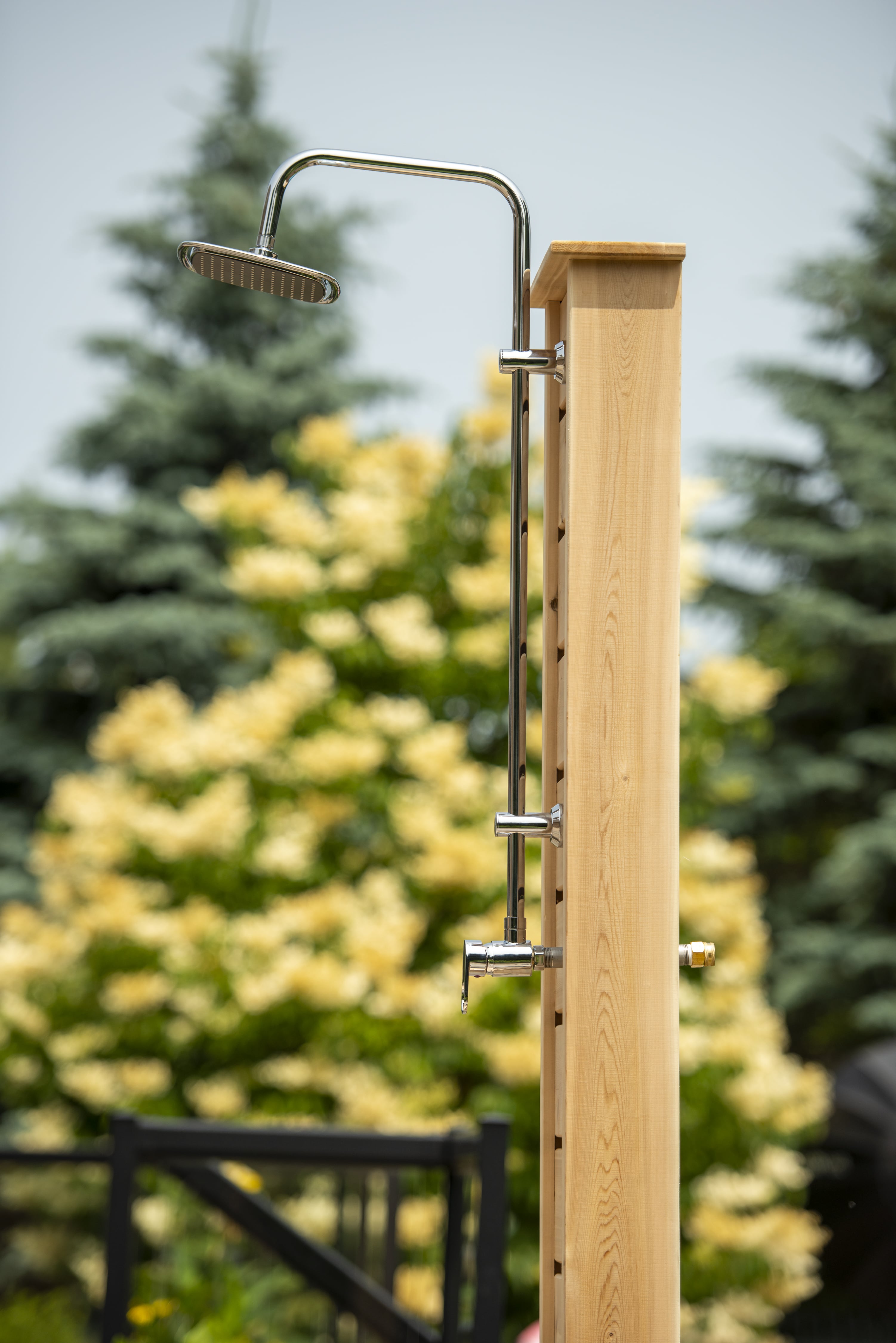 Dundalk CT Sierra Pillar Shower - White Cedar